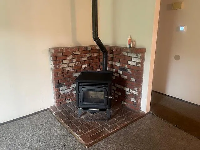 710 NE 5th St — Photo 5