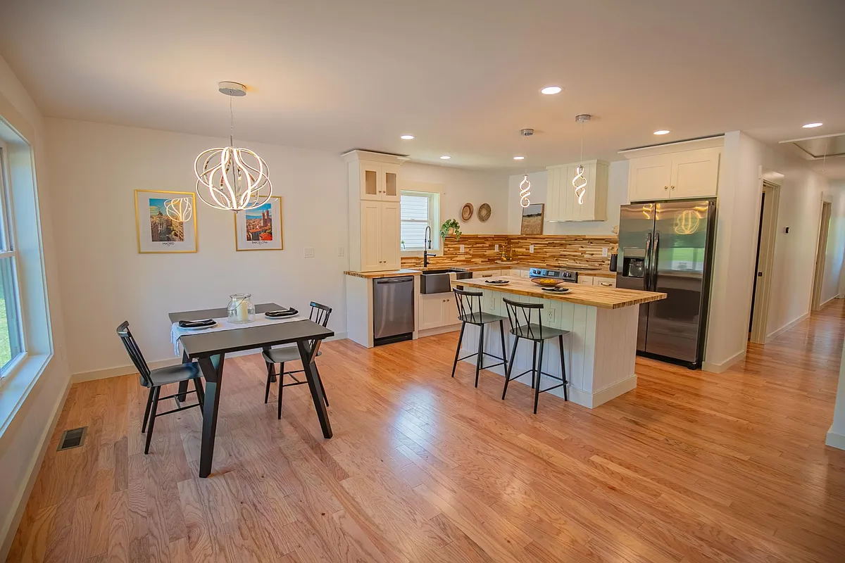Dining room/kitchen - 2624 Washington Ave