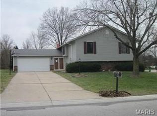 2 Ashbrook Dr, Saint Peters, MO 63376