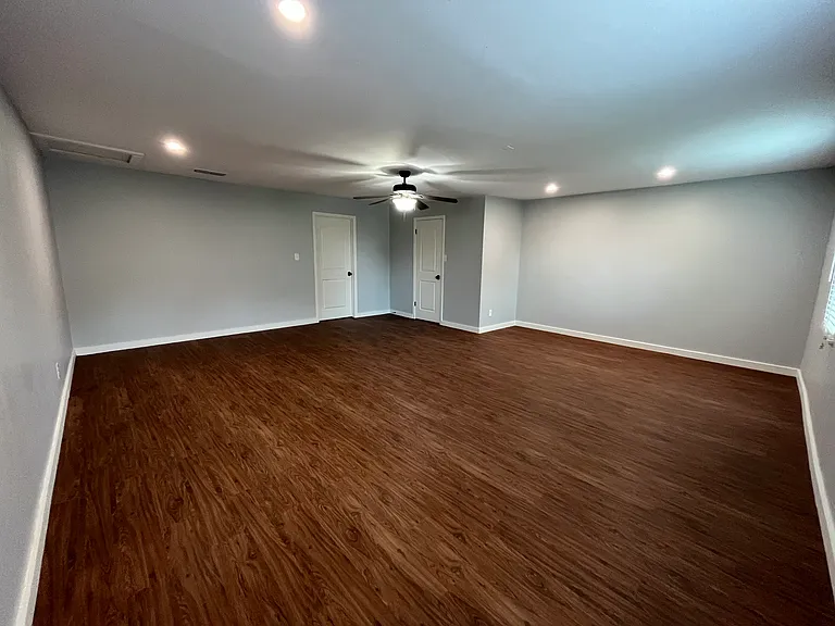 402 S Green St — Photo 7