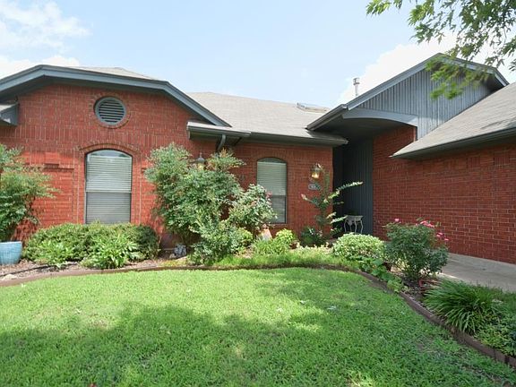 4th image of 1601 Oriole Dr