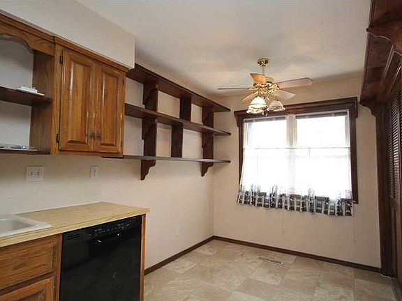 3rd image of 25 Lunsford Ln