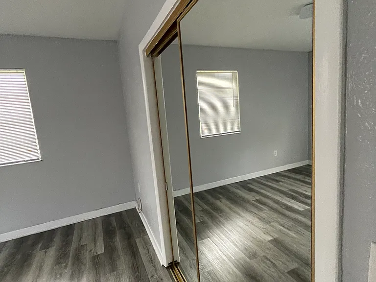851 SW 4th St #9 — Photo 12