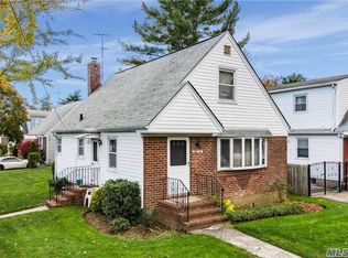 26220 82nd Ave, Glen Oaks, NY 11004