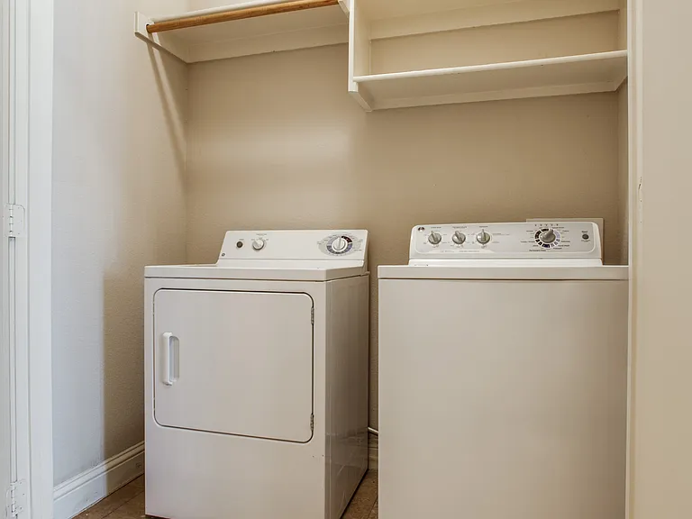 3125 Waits 103 Laundry