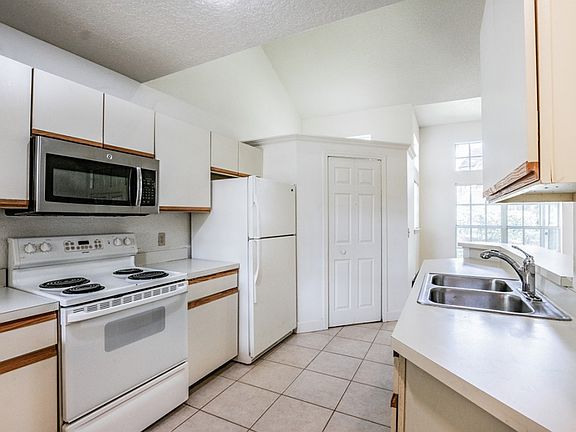 2nd image of 1445 Farrindon Cir