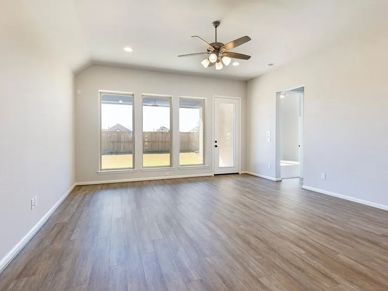 5034 Morrison Dr — Photo 4