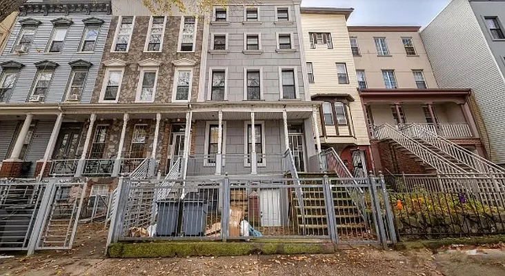 Rented by Aron Fried, LREB | media 2