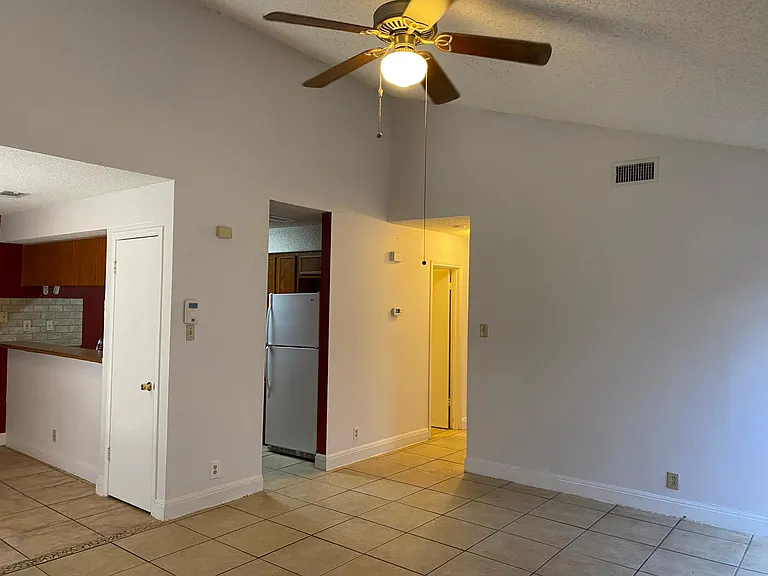 904 King Albert St #B — Photo 5