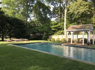 88 Wooleys Dr, Southampton, NY 11968