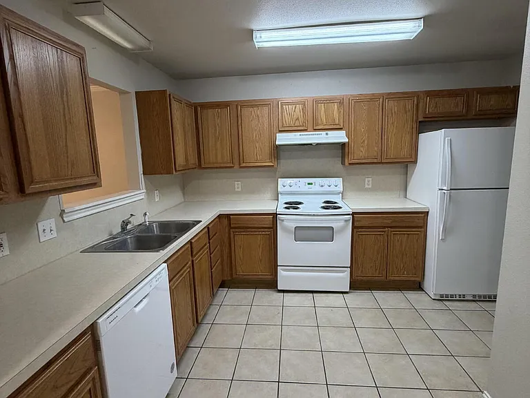 533 N Clinton Ave #B — Photo 5