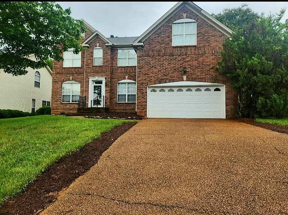 6 bed, 3250 sqft, $3,150 — Photo 2