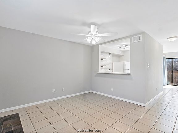 5th image of 1902 Dartmouth St APT L1