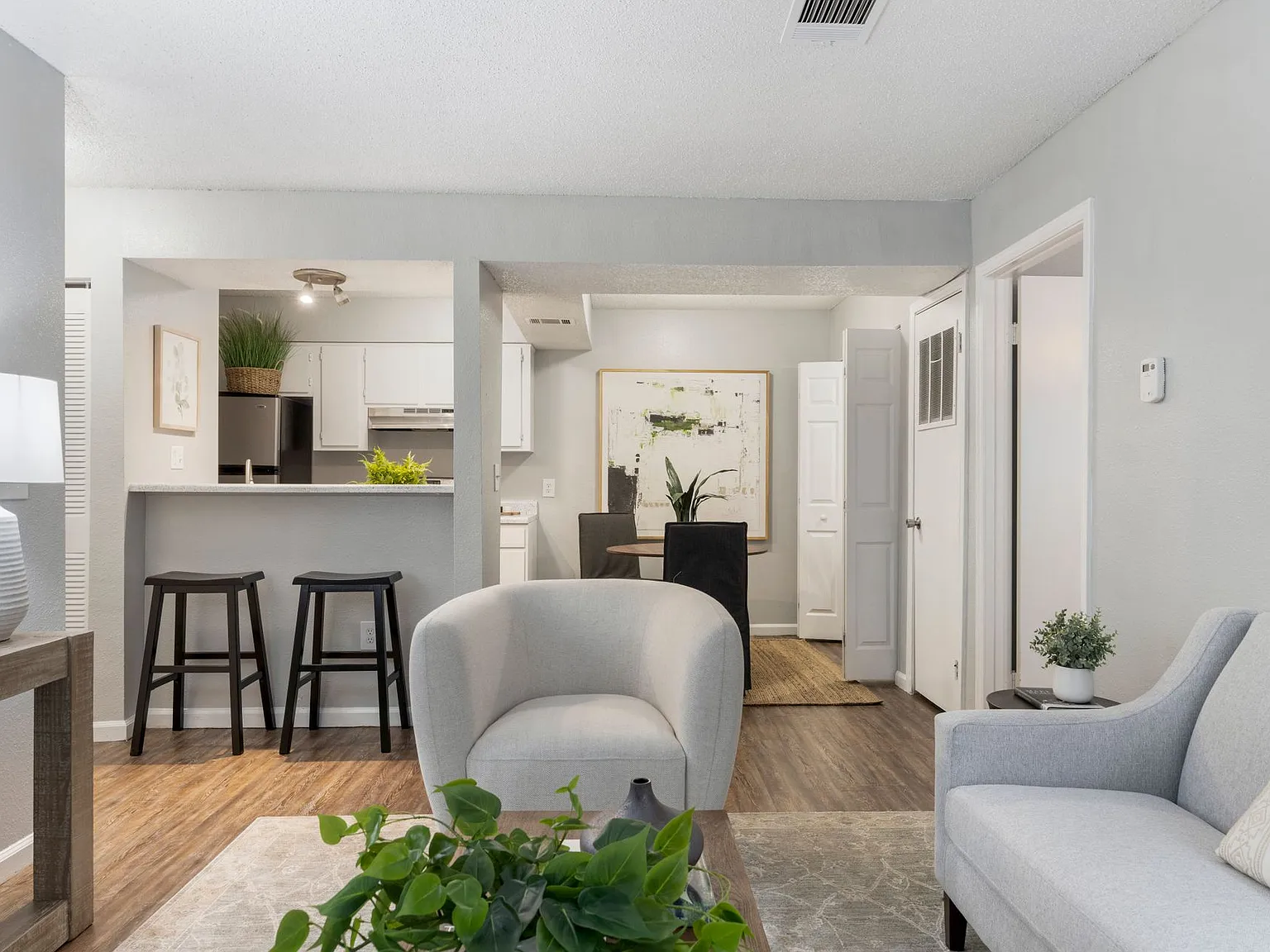 Post Oak Apartments — Photo 4