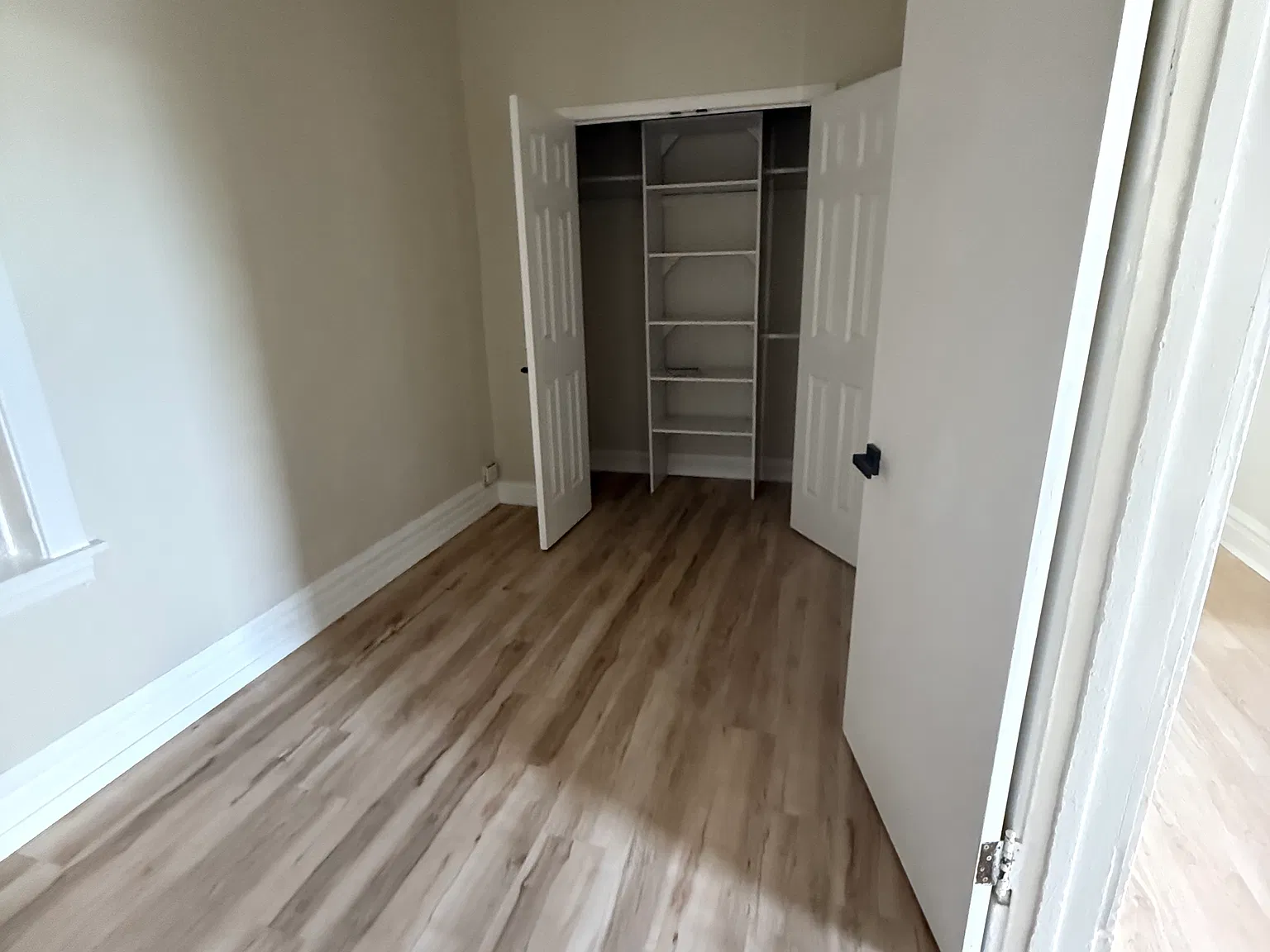1037 N Christiana Ave — Photo 3