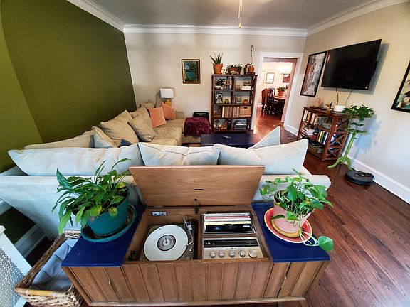3rd image of 6424 N Francisco Ave APT 1