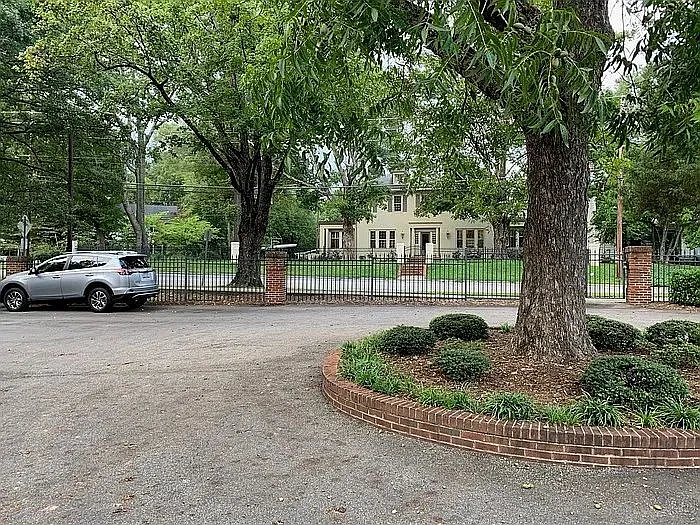 1405 Governors Ct — Photo 3