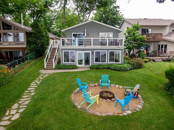 3rd image of 42691 N Woodbine Ave