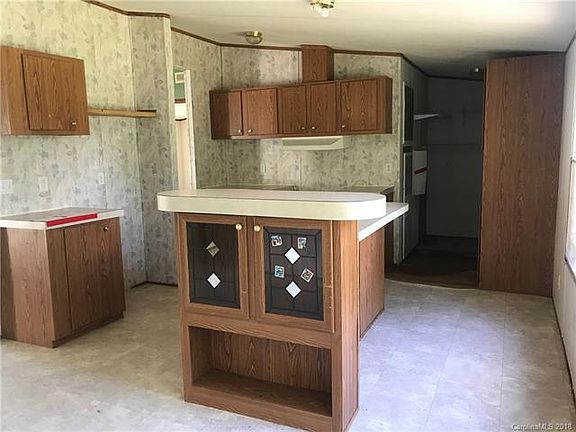2nd image of 112 Robins Hill Ln