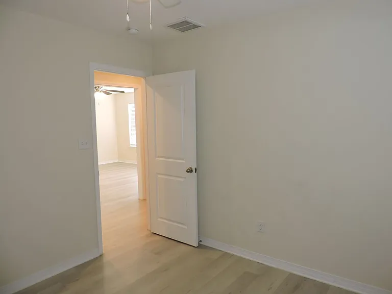 1000 Polk Ave — Photo 18