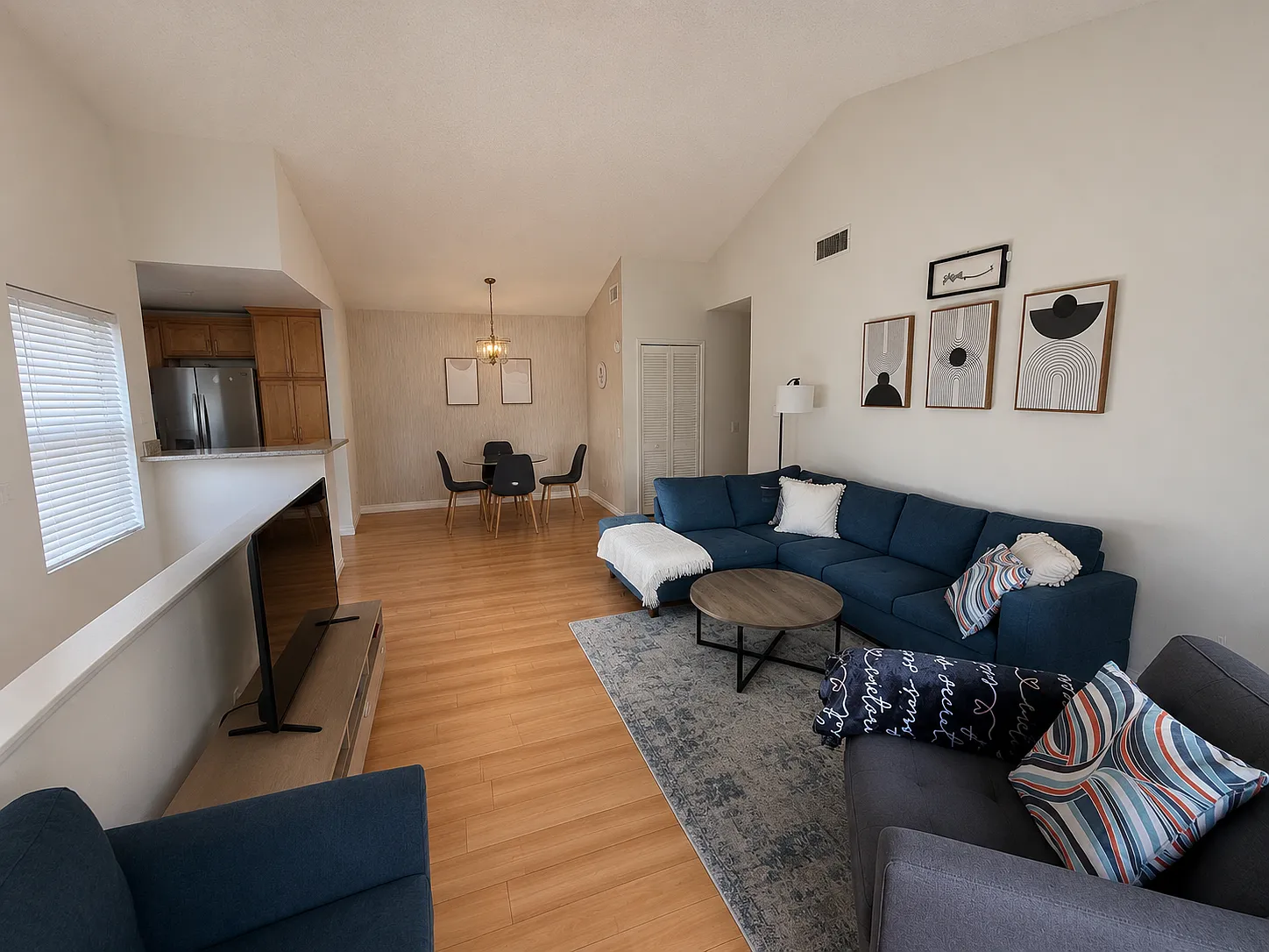 3 bed, 1125 sqft, $3,400 — Photo 4