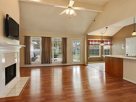 3rd image of 409 Millwood Dr