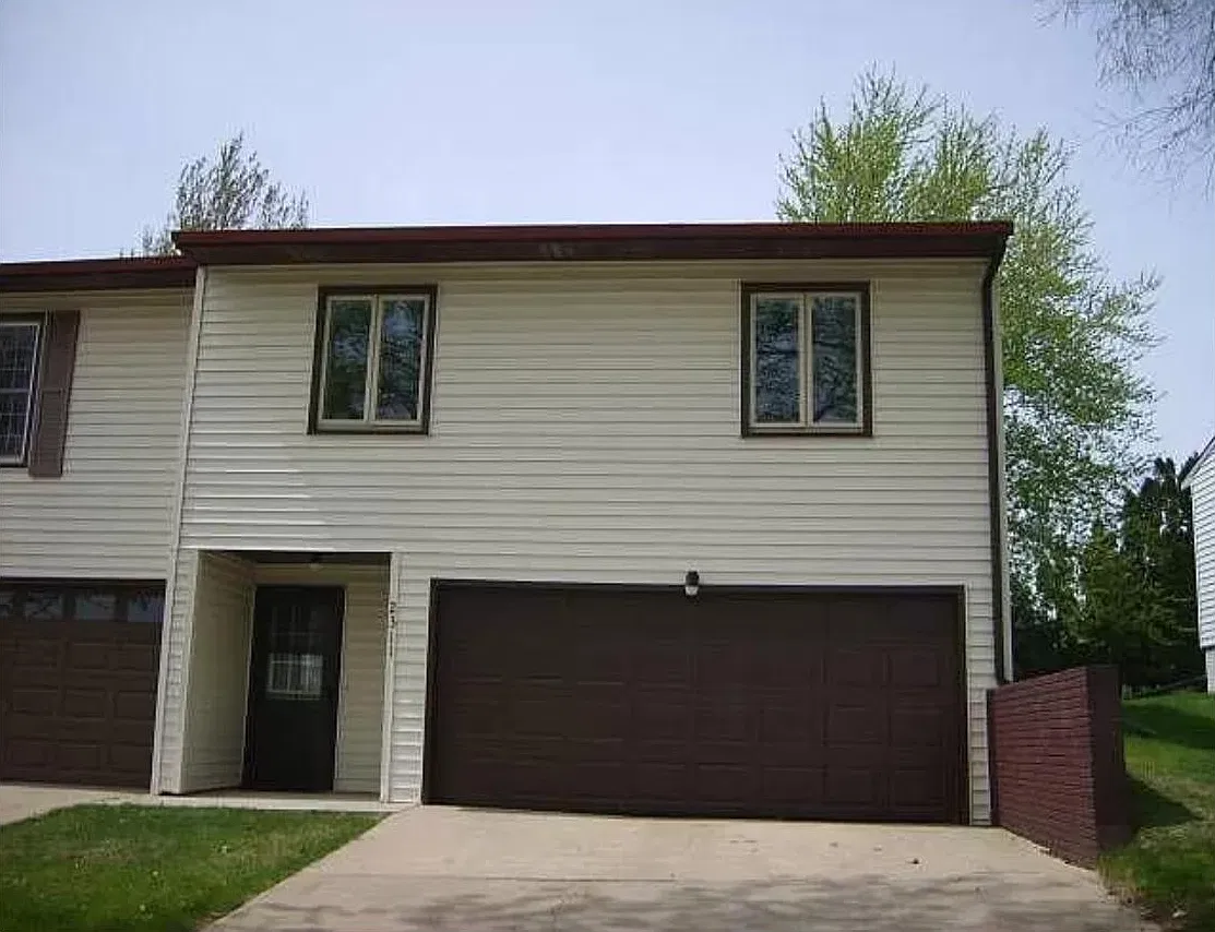 2 bed, 1.5 bath, 1476 sqft, $1,380 — Photo 1