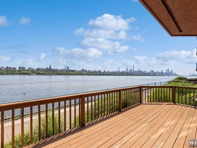 103 Adams Ct, Edgewater, NJ, 07020