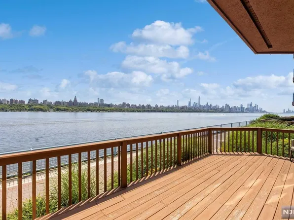 103 Adams Ct, Edgewater, NJ 07020