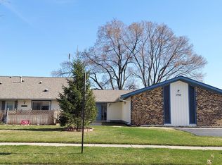 4909 W Oakwood Dr, McHenry, IL 60050
