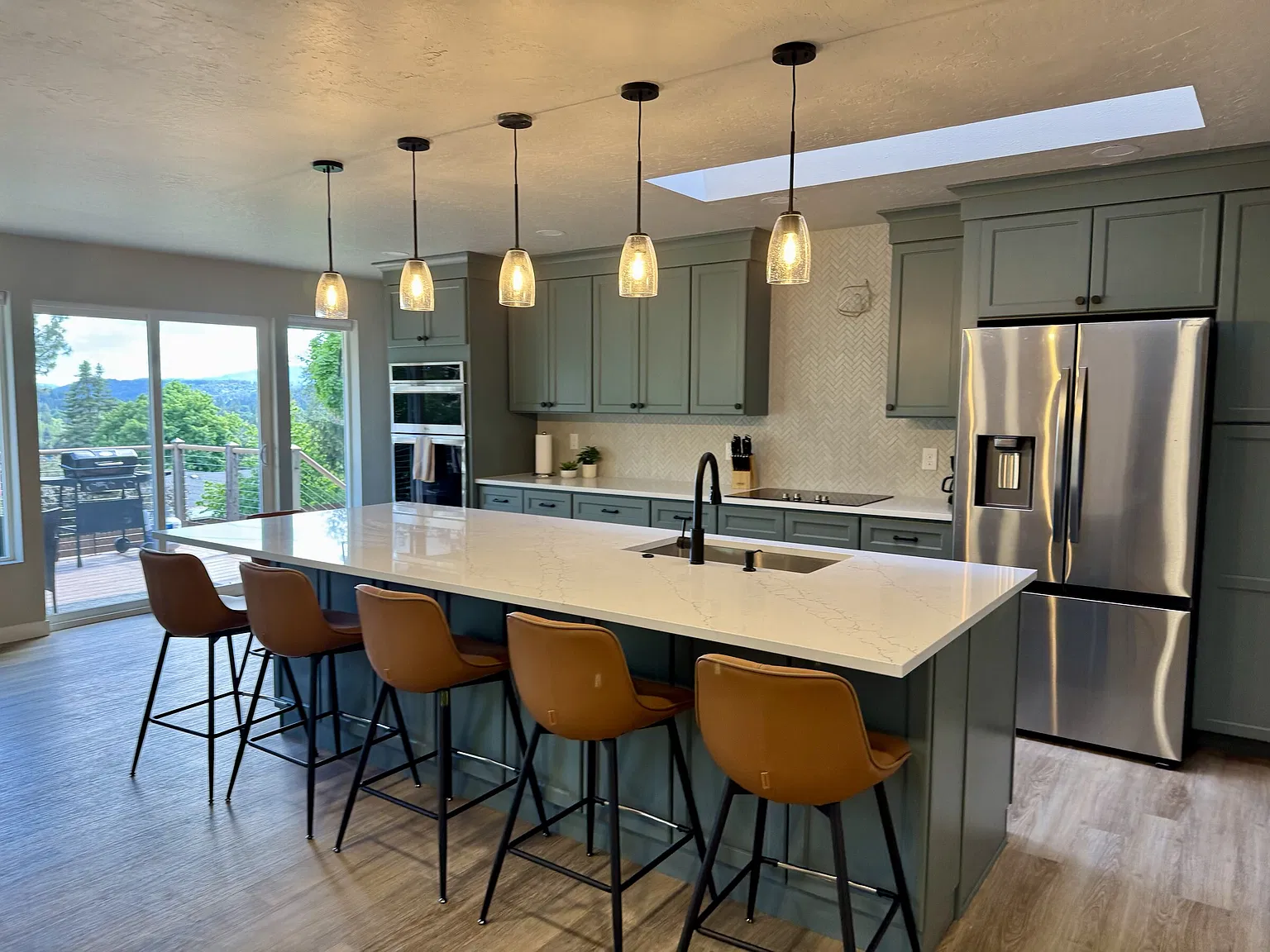 3 bed, 2.5 bath, 2122 sqft, $3,200 — Photo 1