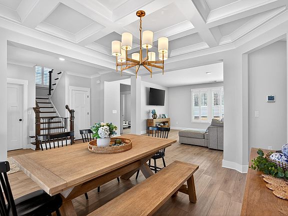 3rd image of 373 Fenwick Dr