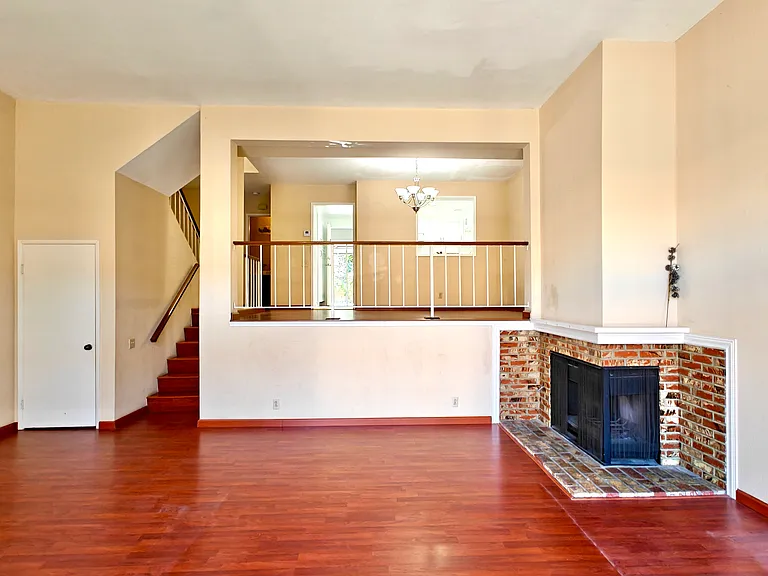 1834 S Marengo Ave #31 — Photo 3