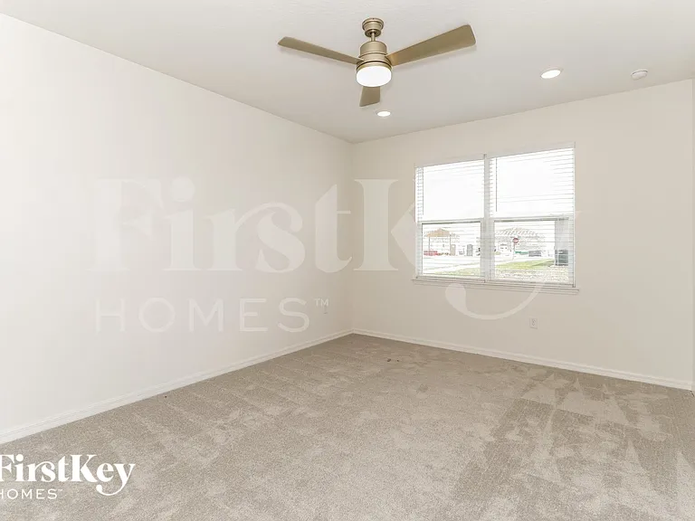 331 Corbel Ln — Photo 8