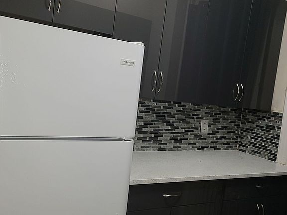 3rd image of 1369 E 49th St #1F