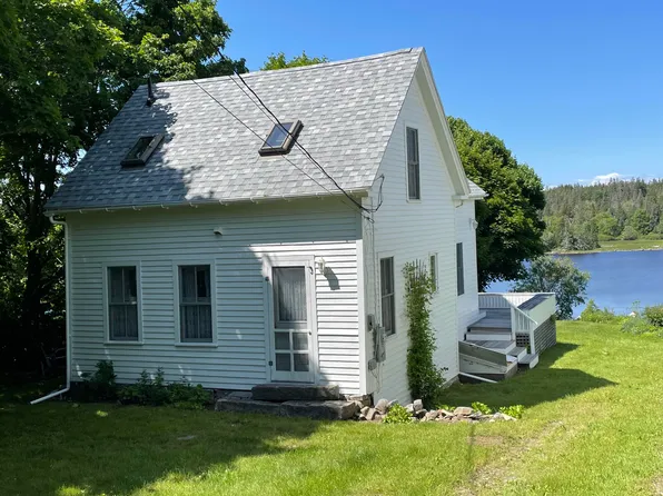 22 Washington School Road, Vinalhaven, ME 04863