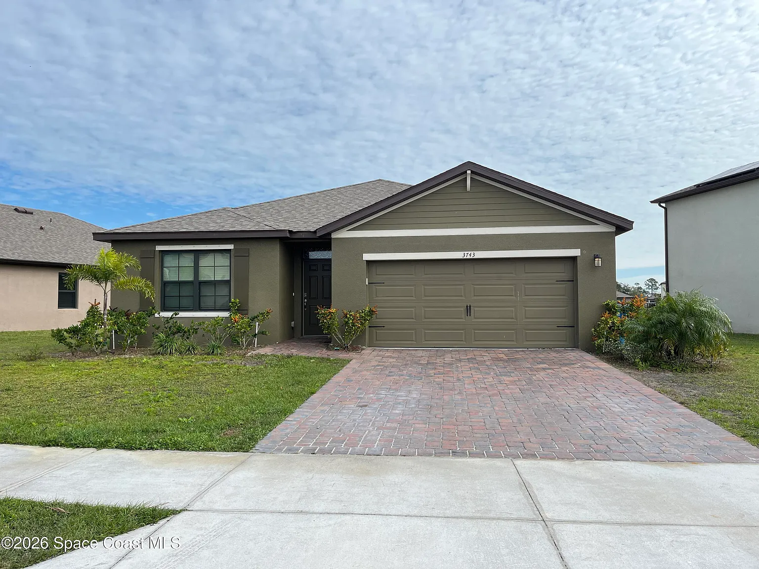 4 bed, 2.0 bath, 1918 sqft, $2,500 — Photo 1