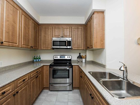 4th image of 216 Oak Park Blvd #424