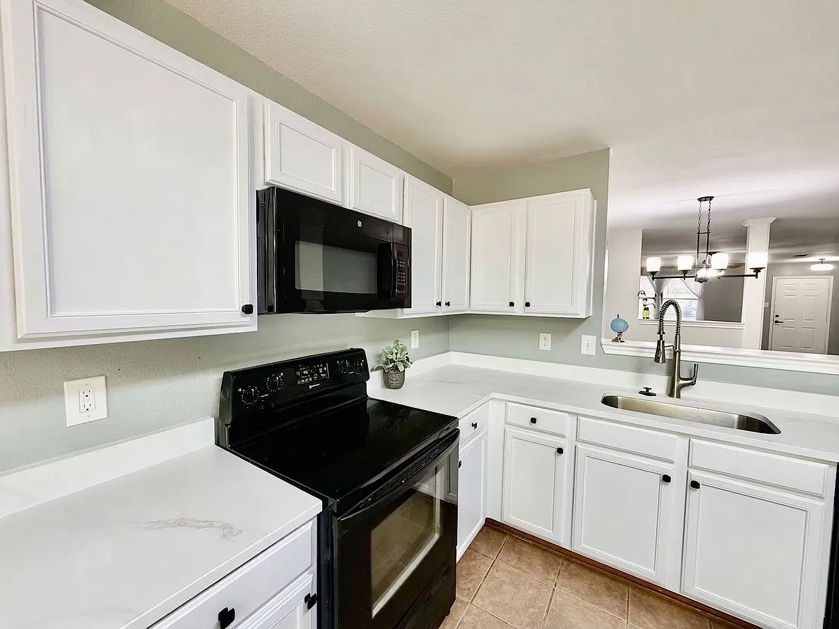 3 bed, 1868 sqft, $2,550 — Photo 2