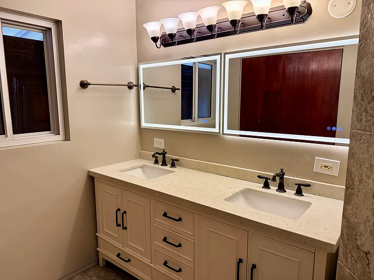 21451 Salamanca Ave — Photo 5