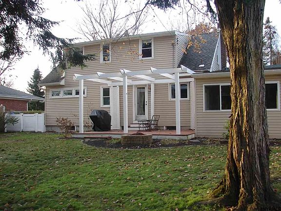 3rd image of 51 Forest Dr