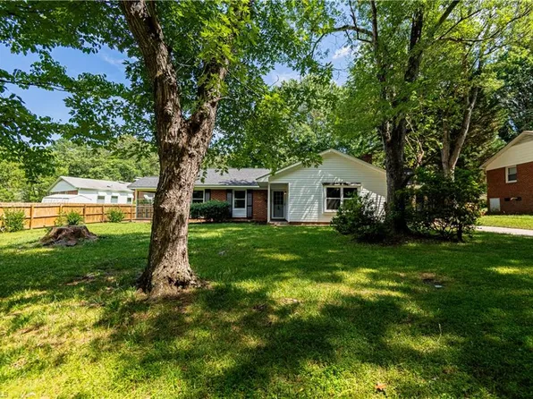 2821 Regent Park Ln, Burlington, NC 27217