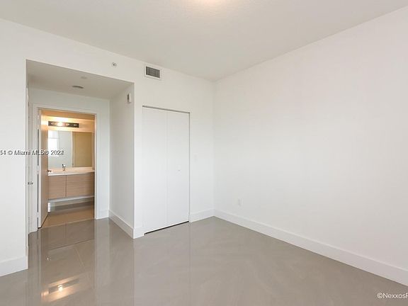 5th image of 600 NE 27th St APT 3104