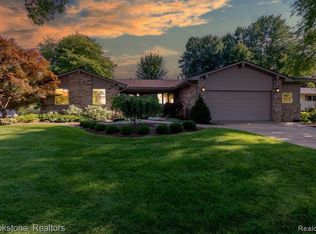1748 Imperial Dr, Highland, MI