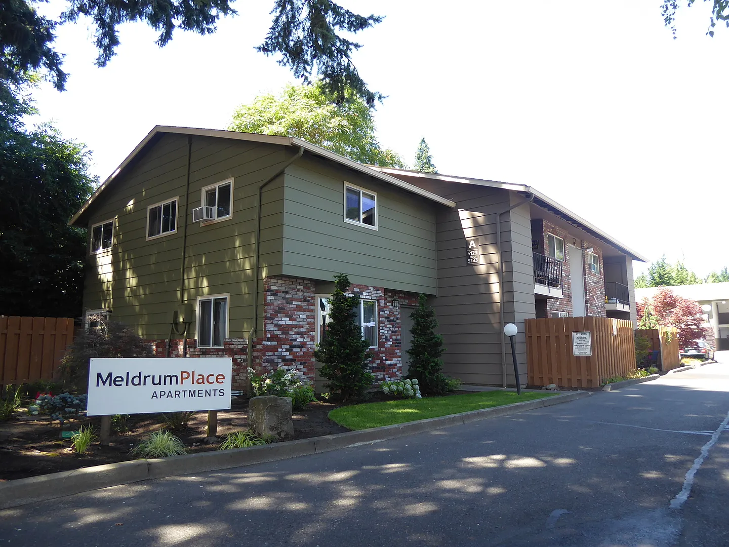 Meldrum Place Apartments — Photo 4