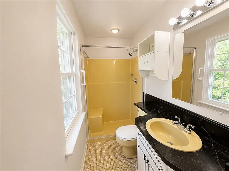 39 Christopher Dr #G — Photo 8