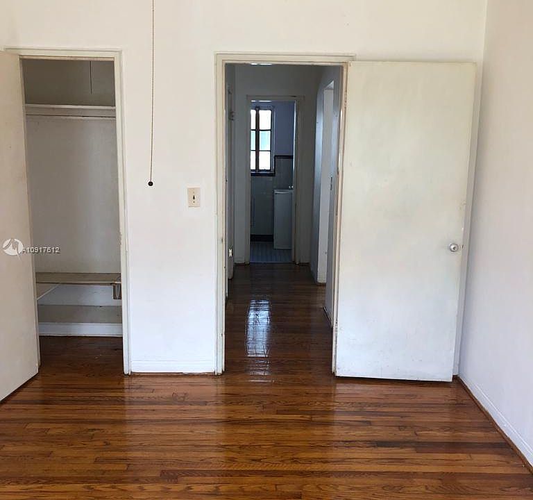 1st image of 995 Bay Dr APT 6