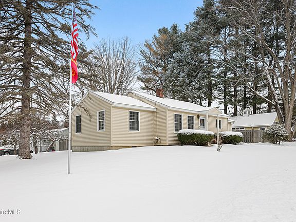 3rd image of 24 Pleasantview Dr