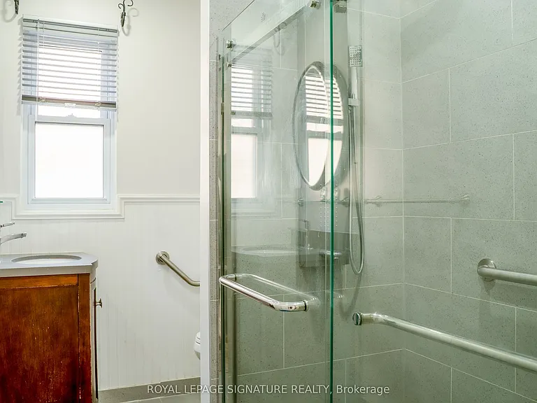 42 Kingsview Blvd — Photo 11