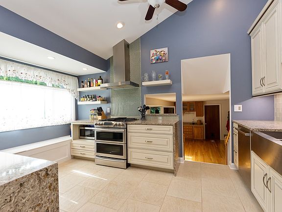 3rd image of 525 N Stark Dr